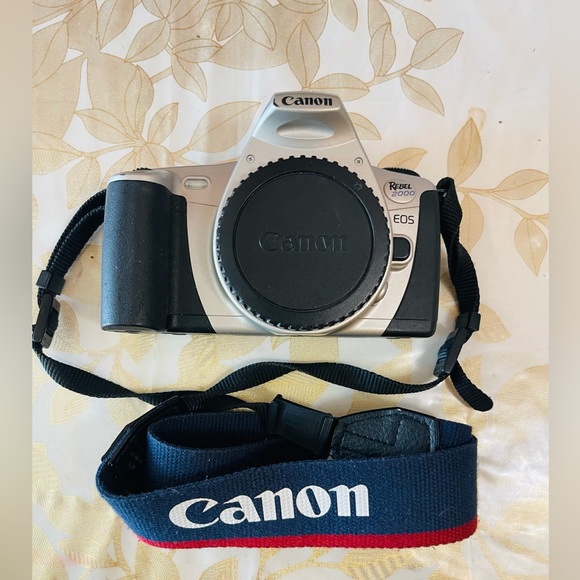 Other - VTG Canon EOS Rebel 2000 35mm SLR Film Camera Body With Strap